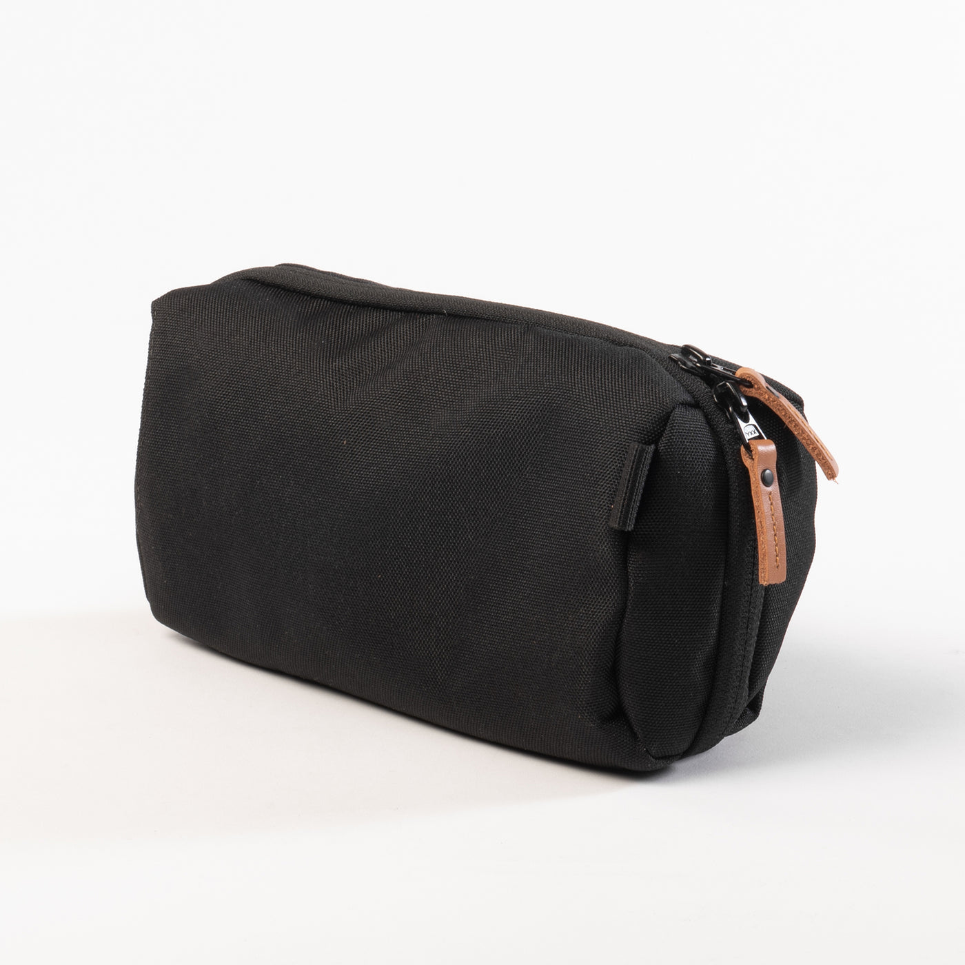 #color_black-w-natural-leather#size_medium
