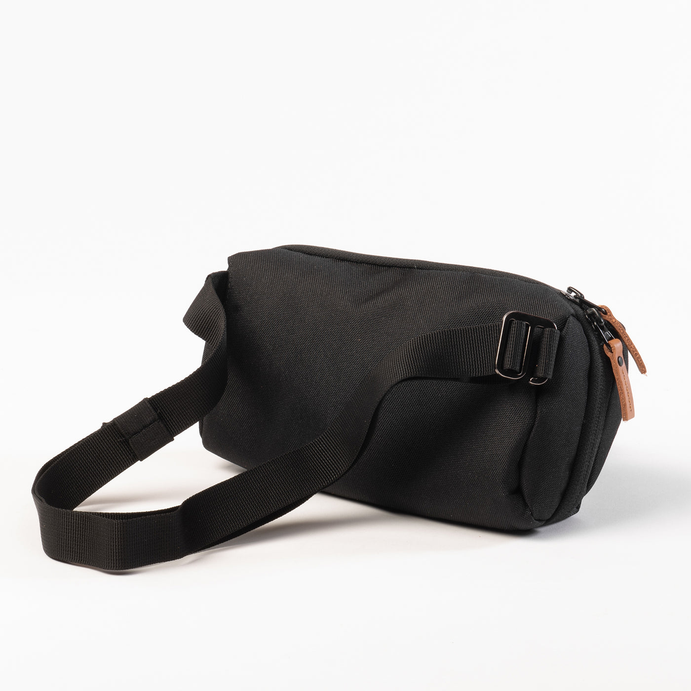 #color_black-w-natural-leather#size_medium